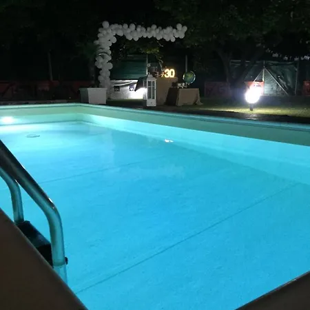 Camera Con Giardino E Piscina