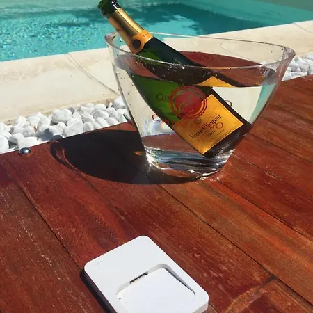 Camera Con Giardino E Piscina بيت ضيافة