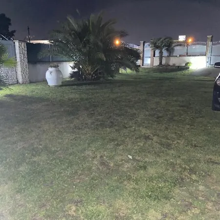 Camera Con Giardino E Piscina Scafati