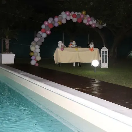 Camera Con Giardino E Piscina Scafati